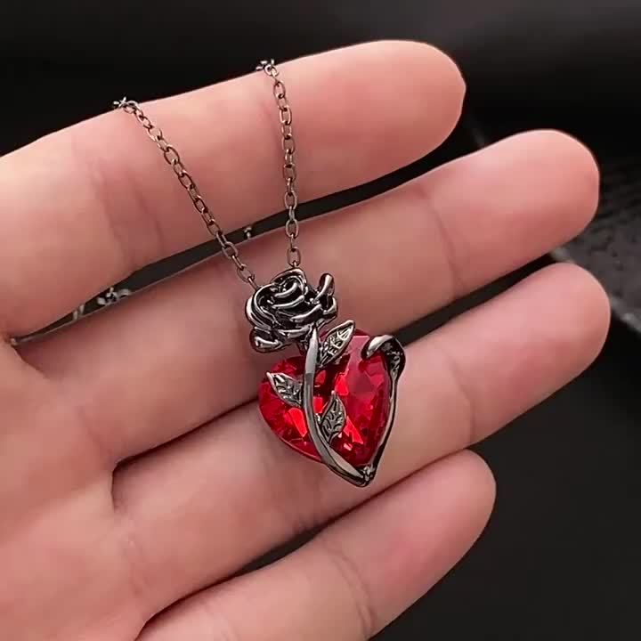 Black Rose &amp; Red Heart Pendant Necklace – Vintage punk elegancia Valentin-napra